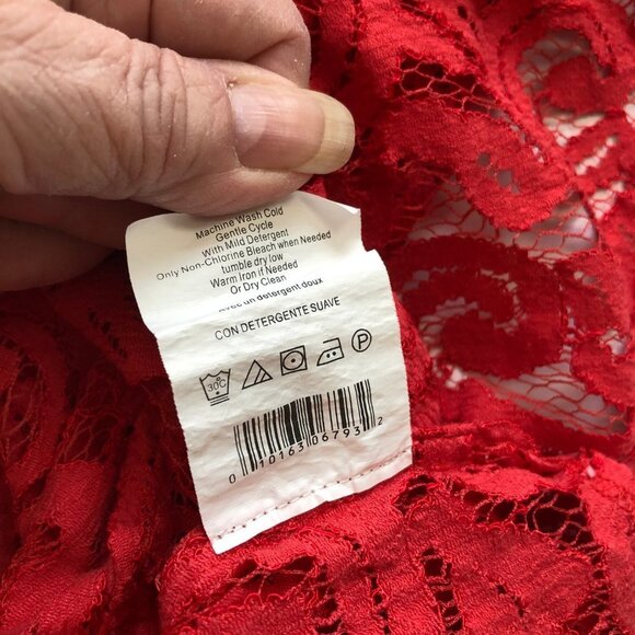 A PEA IN THE POD Maternity Red Lace Top L EUC - Picture 6 of 8